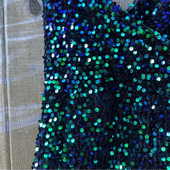 Green Iridescent Sequin Velvet Backless Maxi Dress 🌿 - Picture 8 of 13